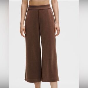 NWT Lululemon Softstreme High Rise Wide-Leg Cropped Pant